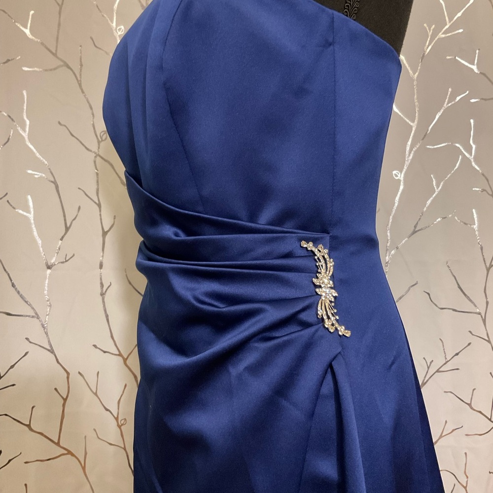 Colbalt Blue ball gown, David’s Bridal, size 6 - Picture 4 of 11